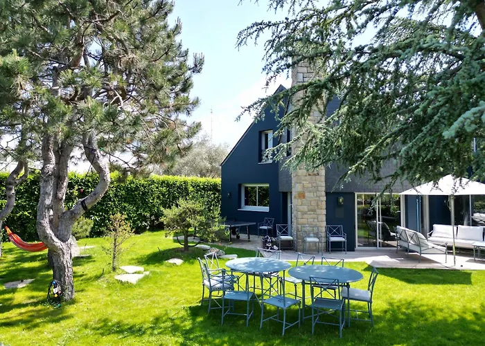 La villa M Vannes, villa les pieds dans l'eau sur le port, avec grand jacuzzi